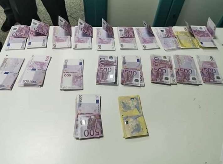 شرطة الحدود والديوانة تكشفان تفاصيل إحباط محاولة تهريب 200 ألف أورو بمطار قرطاج